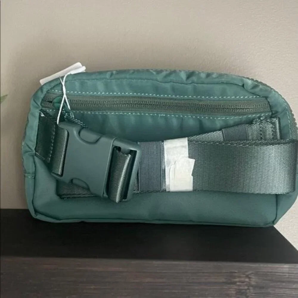Lululemon Everywhere Belt Bag-Deep Green NWT